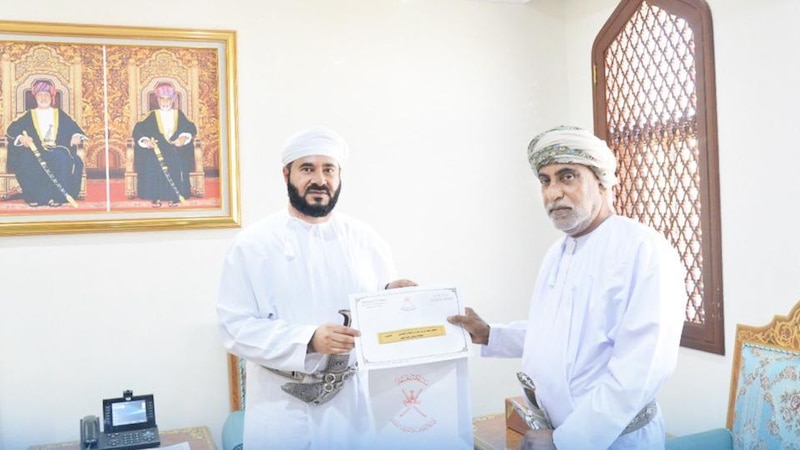 وزير الأوقاف يكرّم مواطنًا