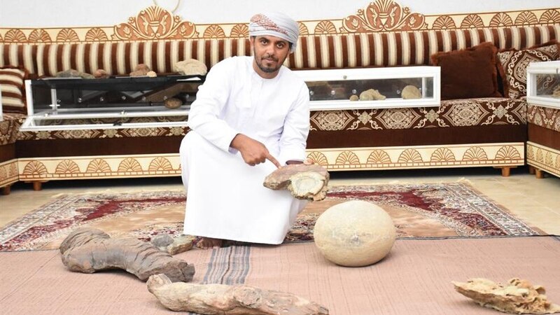 عماني يجمع أكثر من 3000 قطعة جيولوجية