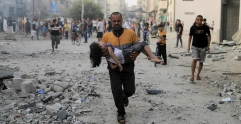 مسؤول في الأونروا يتساءل عن غزة: هل بقي من الإنسانية شيء؟