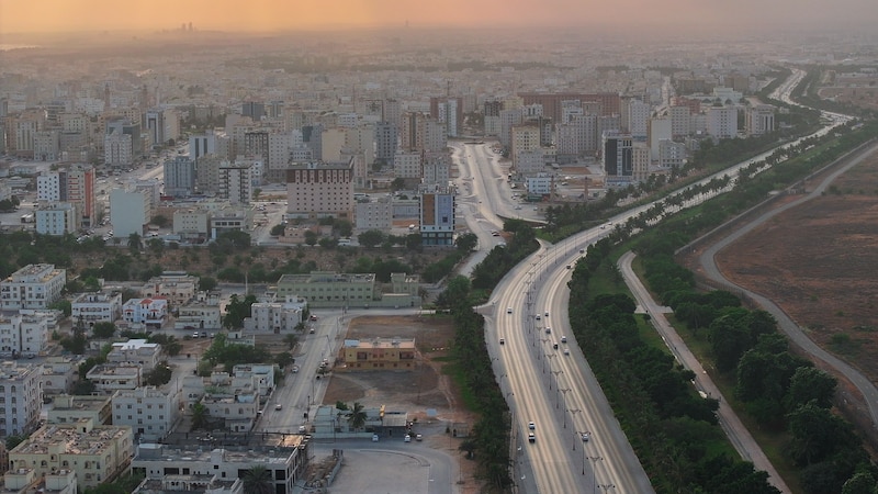 في ظفار: مشروعات واستثمارات نوعيّة يكشفها سمو السيد المحافظ بالأرقام