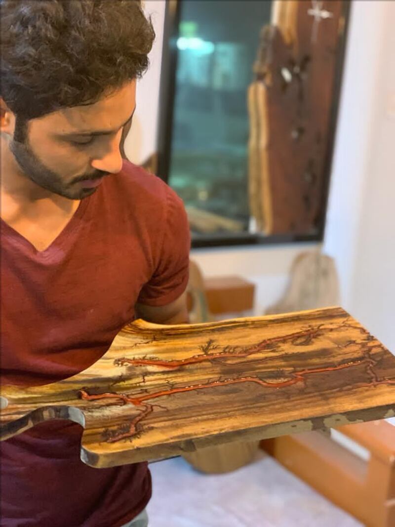 شاب عُماني يُحوِّل شغفه إلى مشروعٍ تجاري أغناه عن الوظيفة