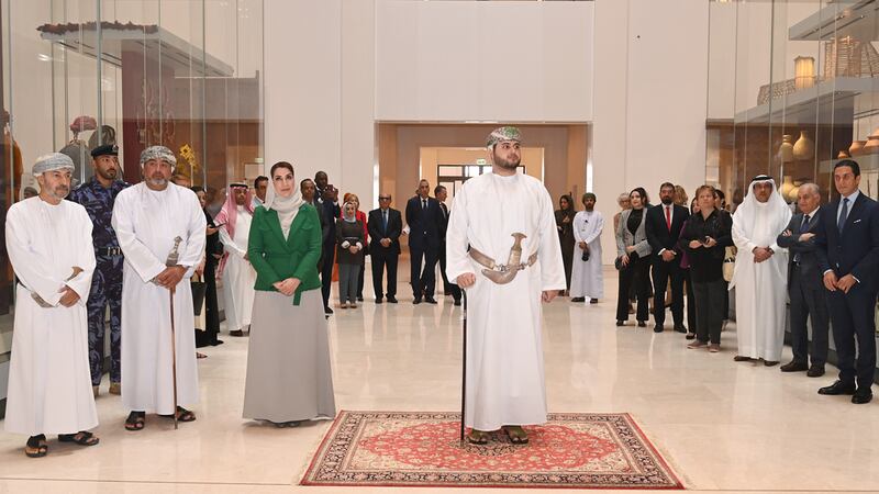 بالصور: سمو السيد بلعرب يرعى افتتاح المعرض السويسري “التصميم اللاتماثلي”