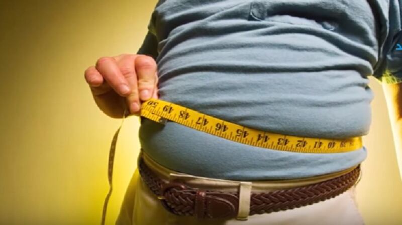 دراسة جديدة: دهون “الكرش” تحول الخلايا السليمة إلى خلايا خبيثة