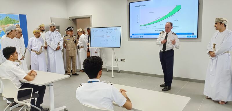 افتتاح أول أكاديمية للطيران المدني في صحار