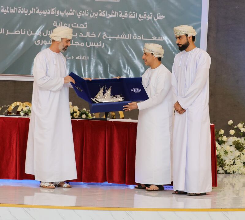 نادٍ عماني يوقع اتفاقية رياضية مع أكاديمية سعودية