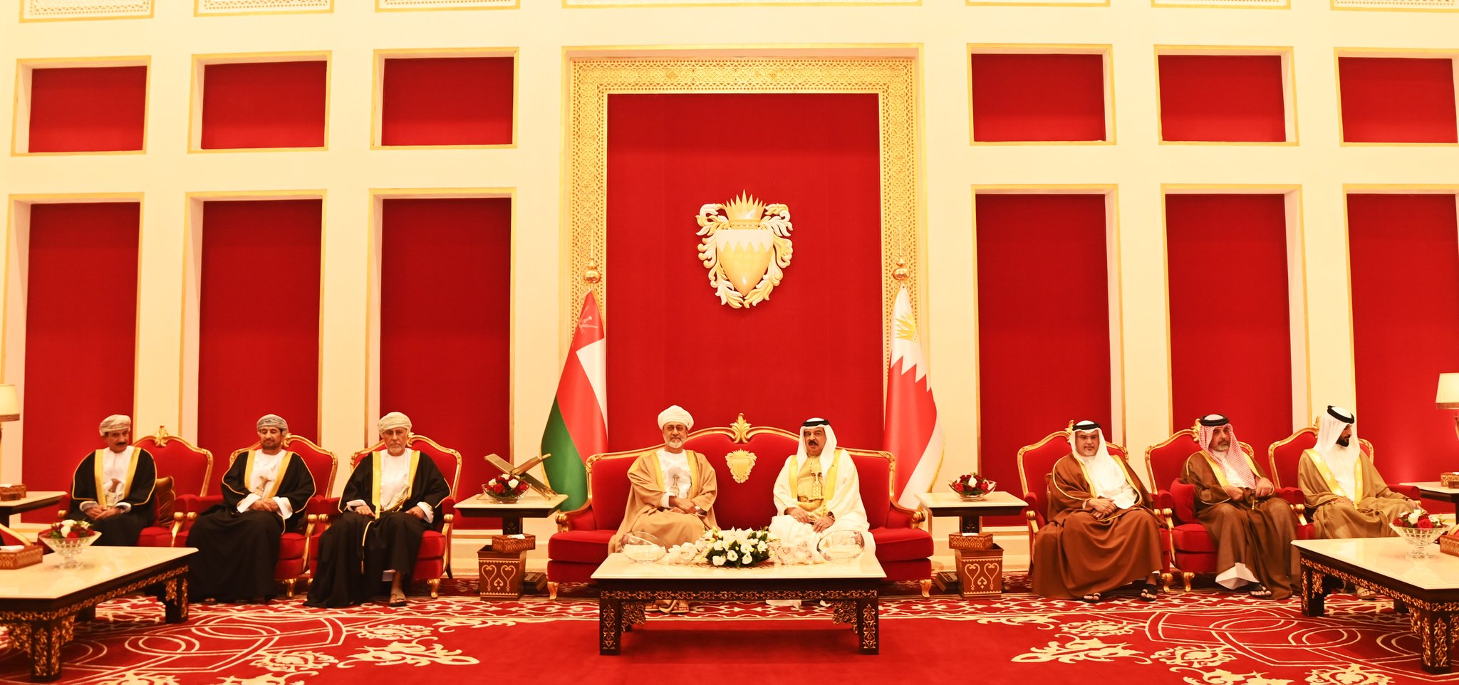 صور من مراسم استقبال جلالة السلطان في البحرين