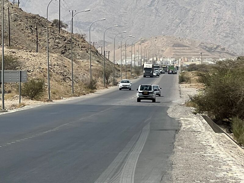 بالصور: ملامح من ازدواجية شارع الأنصب – الجفنين بعد الانتهاء منها