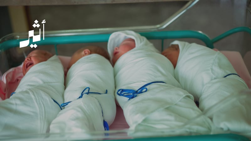 من أرشيف الصحافة: حكاية ولادة نادرة قبل أربعة عقود لـ 4 توائم 