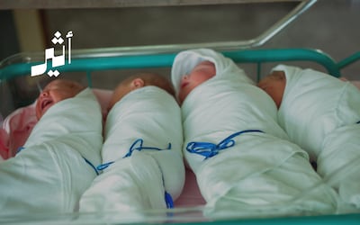 من أرشيف الصحافة: حكاية ولادة نادرة قبل أربعة عقود لـ 4 توائم