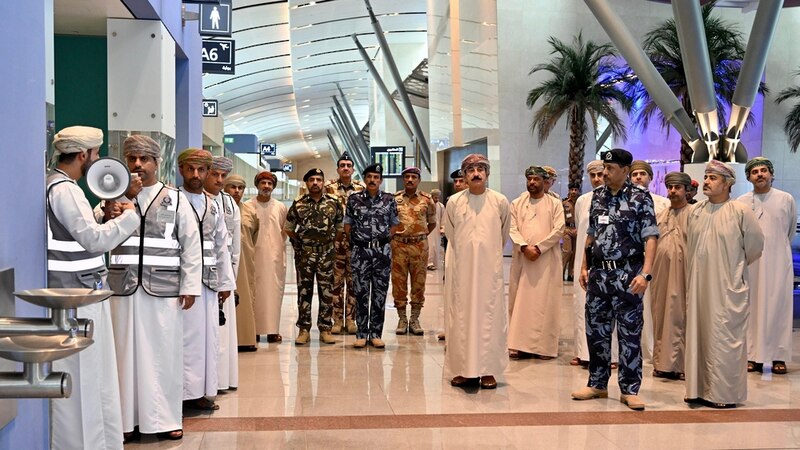بالصور: وزير المكتب السلطاني يشهد تمرين الدرع الشامل