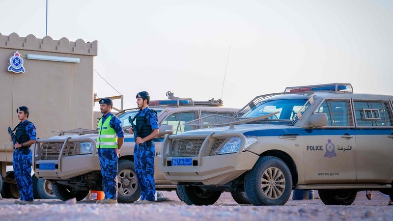 للذاهبين إلى ظفار: الشرطة تخصص نقاطًا أمنية وتنشر أرقامها للتواصل