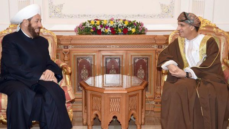مفتي سوريا يزور السلطنة ويشيد بنهجها المعتدل