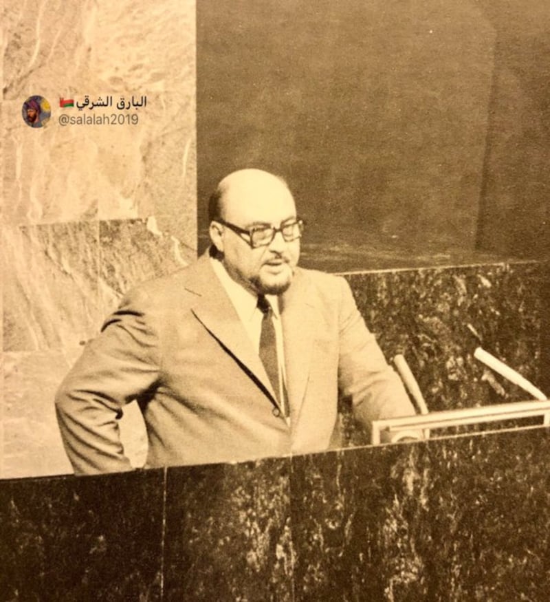 يُعدّ شخصية استثنائية: تعرف على سيرة طارق بن تيمور والد جلالة السلطان 