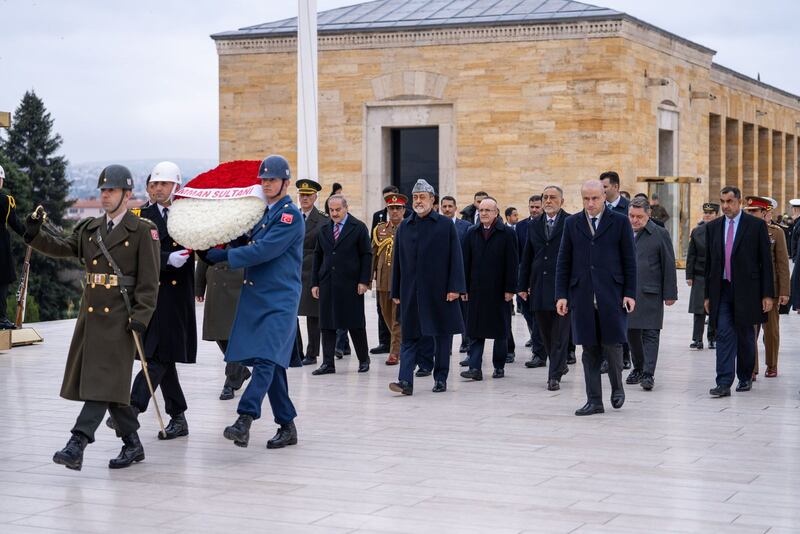 جلالة السلطان يزور نصب أتاتورك ويؤكد: حريصون على دعم رسالة السّلام 