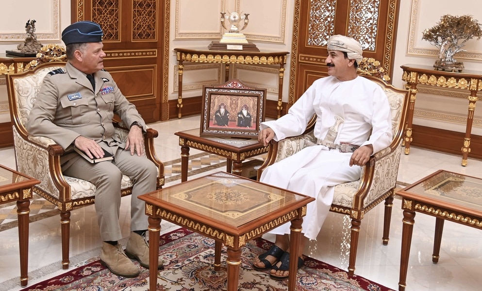 النعماني يستقبل مسؤولا عسكريا بريطانيا