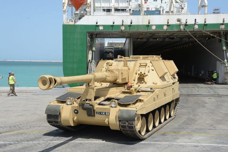 بالصور: وصول معدات بريطانية للتمرين المشترك