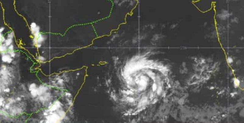 “تيج” يبعد عن سواحلنا 870 كم