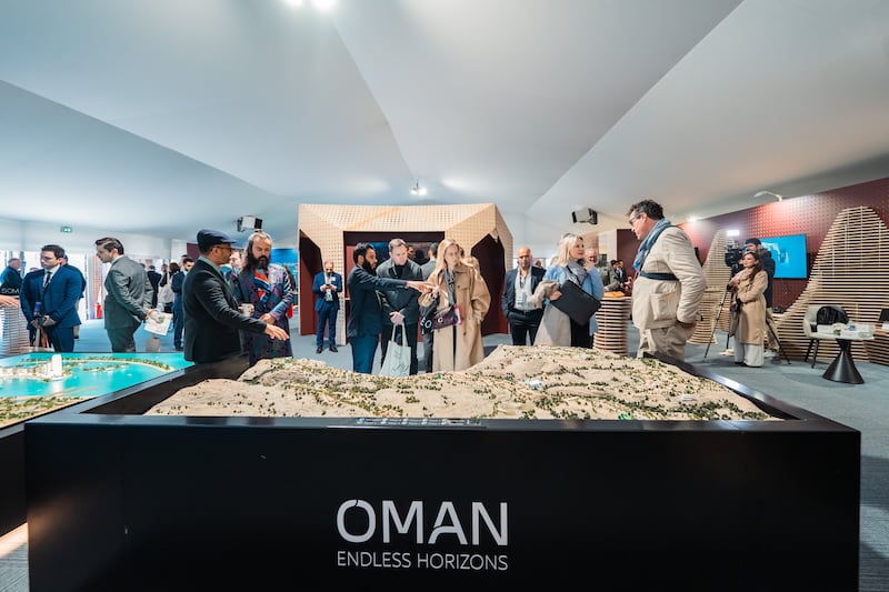 منها مستشفى في مدينة السلطان هيثم ومزرعة للزيتون في صلالة: الإسكان توقع اتفاقيات وشراكات إستراتيجية في مهرجان عالمي