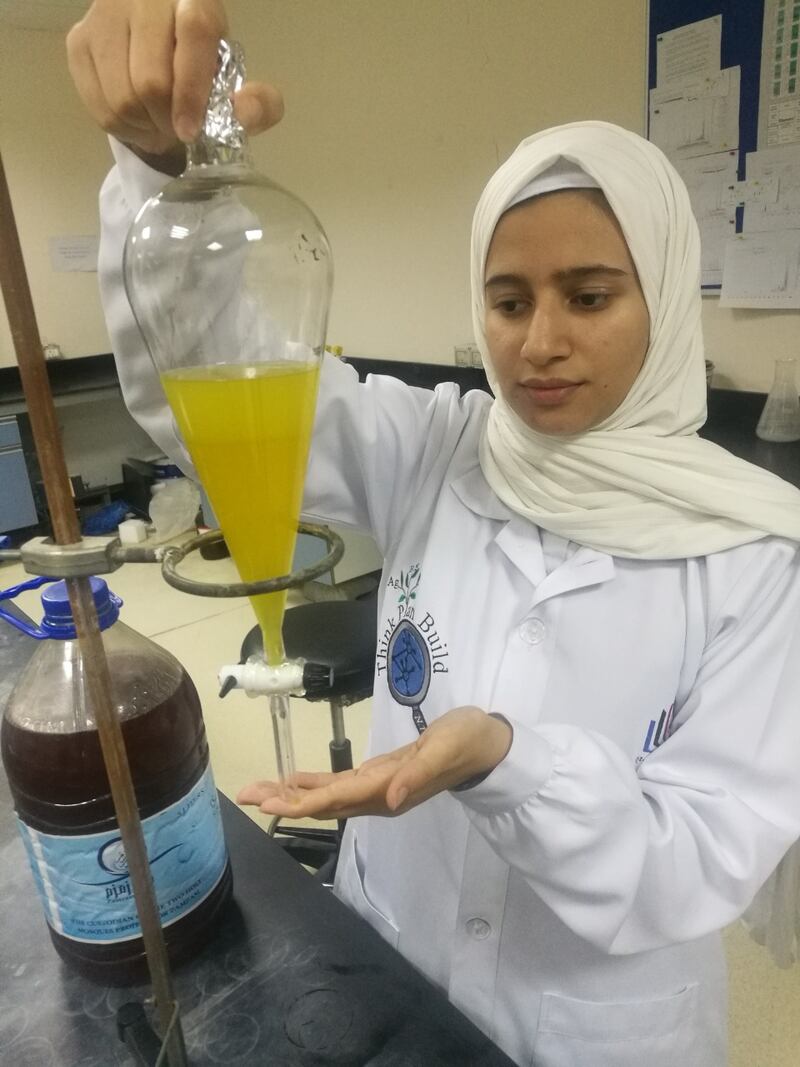 حصد جائزة في أولمبياد دولي: “الذهب الأخضر”.. مشروع لطالبة عمانية