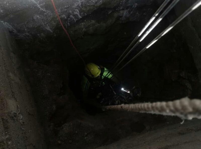 في ينقل: وفاة شخص سقط في بئر