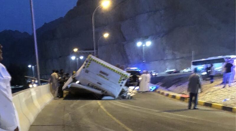 وفاة وإصابات: حادث تدهور لحافلة في قنتب والشرطة توضح