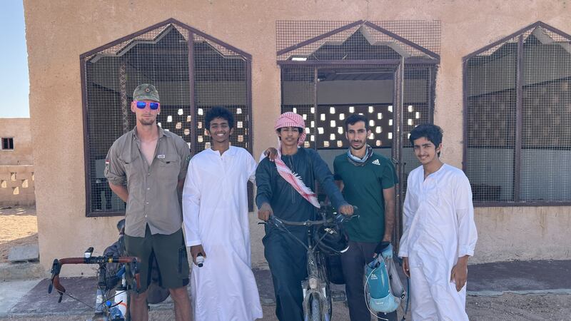 خلال 27 يومًا: مغامر عُماني ينهي حملة “النداء الأخير”؛ فماذا قال عنها؟