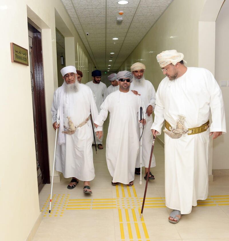 بدعم من إحدى الشركات: تجهيز مكتبة نموذجية للمكفوفين في السلطنة