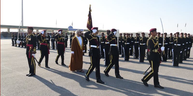 بالصور: سمو السيد ذي يزن يرعى احتفال الحرس السلطاني العماني