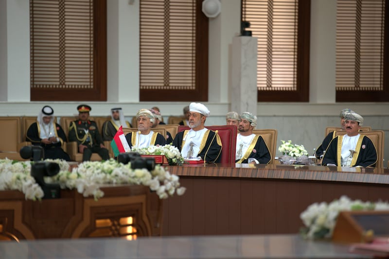 بعد مشاركة استثنائية في القمة الخليجية: جلالة السلطان يصل إلى أرض الوطن