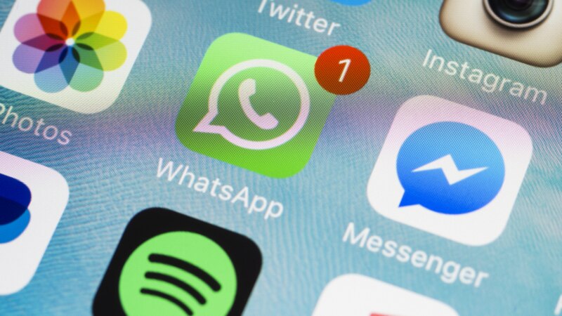 “واتساب” أكثر تطبيقات التواصل الاجتماعي استخدامًا في السلطنة