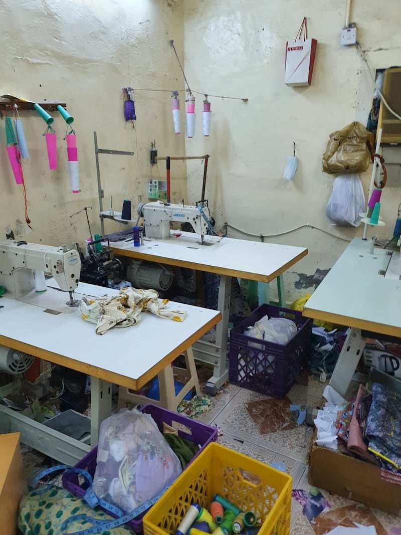 بالصور: إغلاق منزل وافدين في مطرح