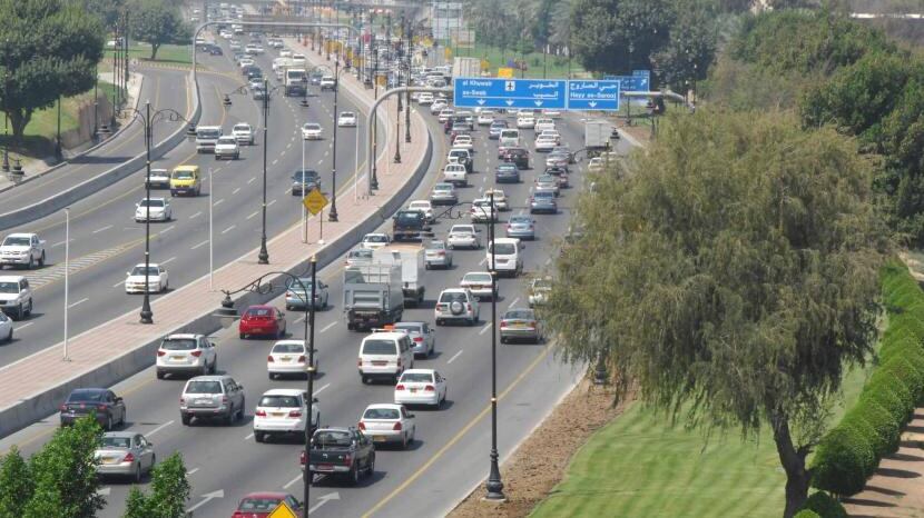 إحصائية عن المركبات في السلطنة