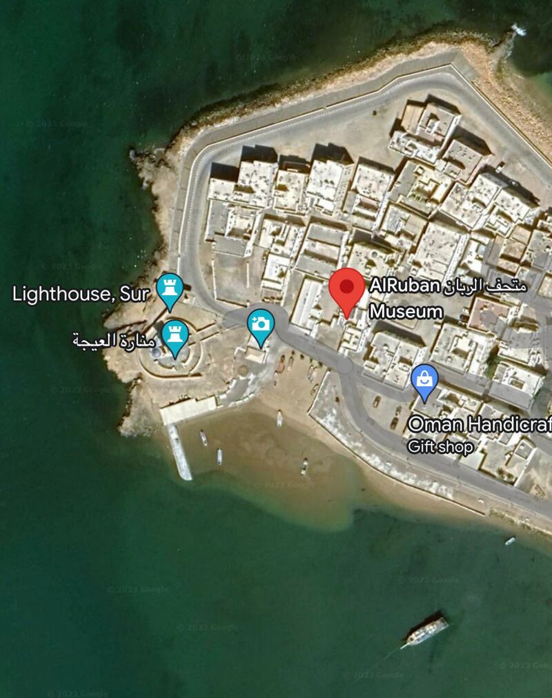 مقتنياته تُدهشك بندرتها: مواطن عُماني يحوّل منزلًا قديمًا إلى مُتحف ينتظر زيارتك