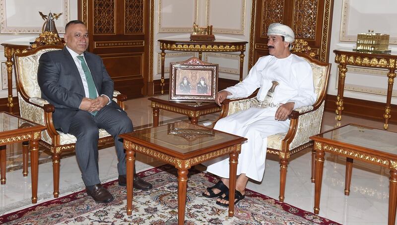 وزير المكتب السلطاني يستقبل السفير العراقي