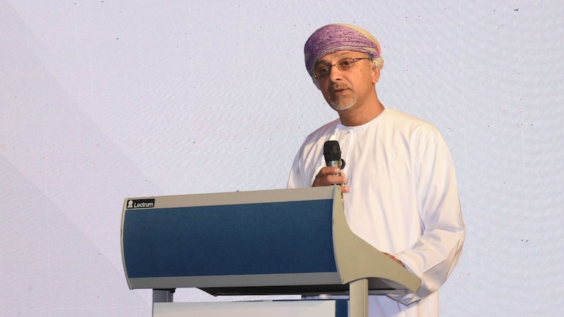 بنك مسقط يلتقي بزبائنه في ولاية الدقم للتعريف بالمزايا والعروض الحصرية