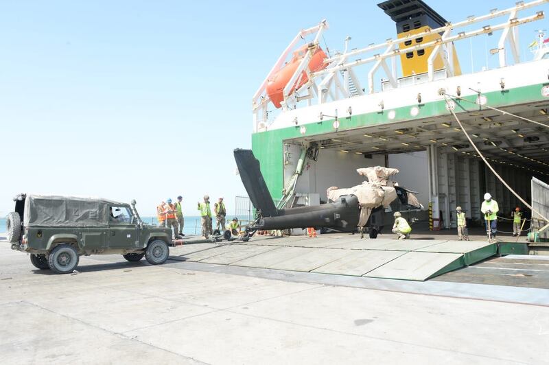 بالصور: وصول معدات بريطانية للتمرين المشترك