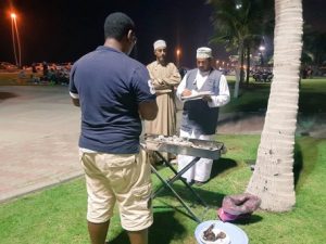 بقرار إداري: مخالفة عدد من الأفراد في مسقط