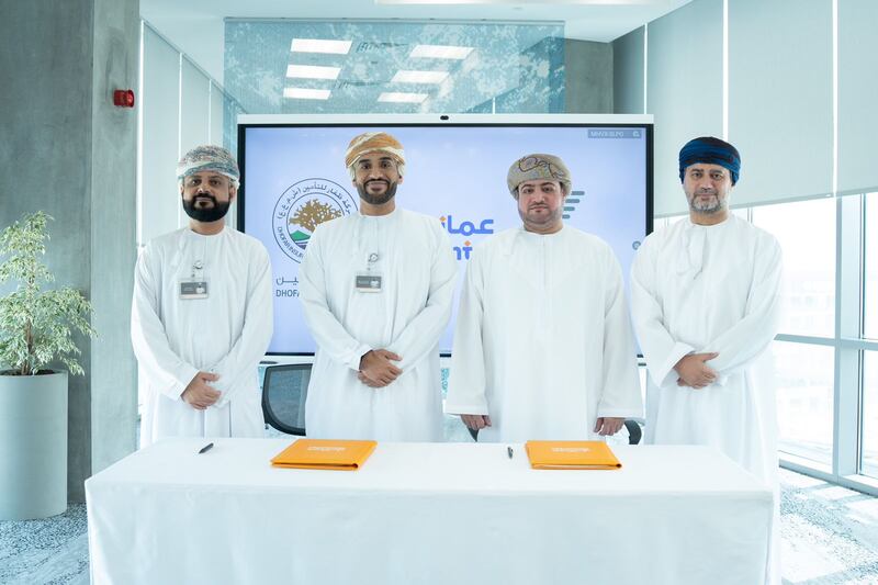 عمانتل تتعاون مع شركة ظفار للتأمين وعالم البرمجيات لتقديم خدمات تأمين سلسة ومتكاملة