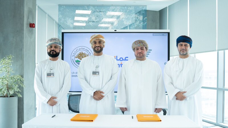 عمانتل تتعاون مع شركة ظفار للتأمين وعالم البرمجيات لتقديم خدمات تأمين سلسة ومتكاملة