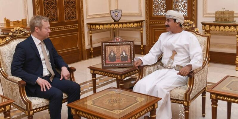 وزير المكتب السلطاني يستقبل مسؤولا أوروبيًا