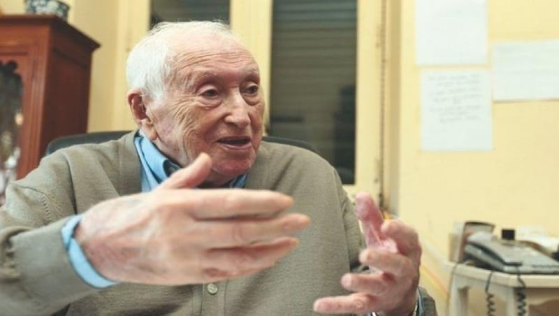 شوقي مصطفاي أحد مصممي العلم الجزائري في ذمة الله