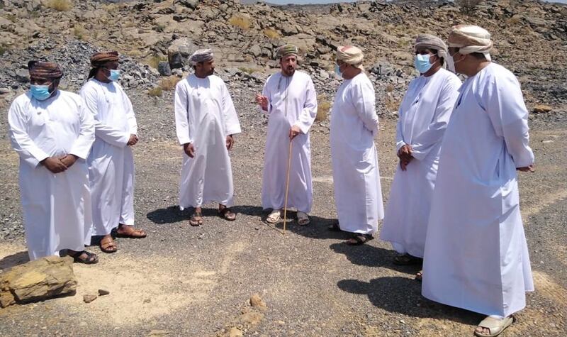 بالصور: المعولي يتفقد مشاريع الطرق في محافظتين