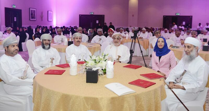 تتضمن 34 فائزًا: تدشين جائزة خاصة بالمعلم العُماني