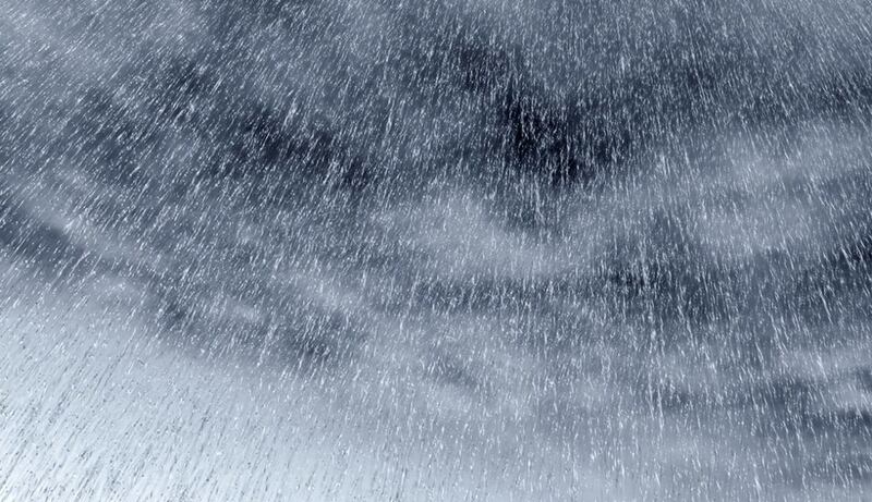 استمرار هطول الأمطار الغزيرة والهيئة تصدر التنبيه الخامس