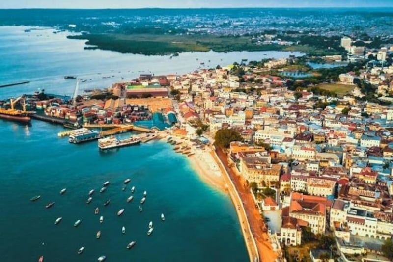 جهاز الاستثمار العماني يدرس تطوير وتشغيل ميناء سياحي في زنجبار