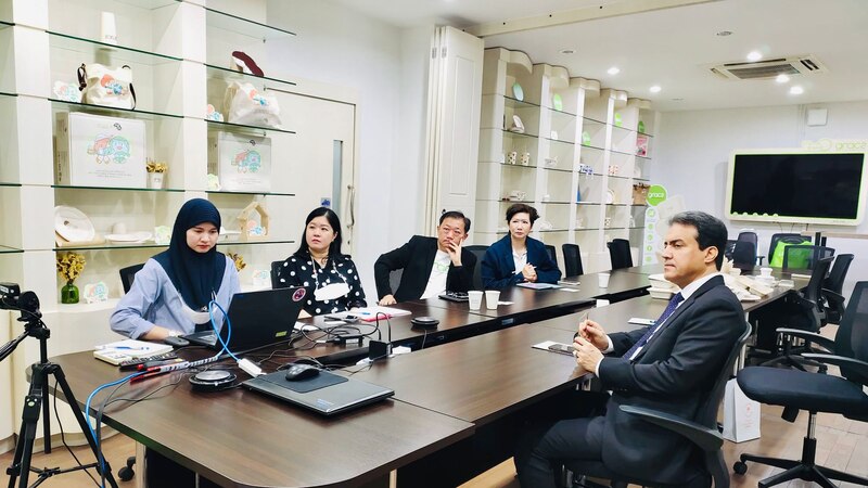 بحث فرص الاستثمار مع شركة تعبئة وتغليف تايلاندية