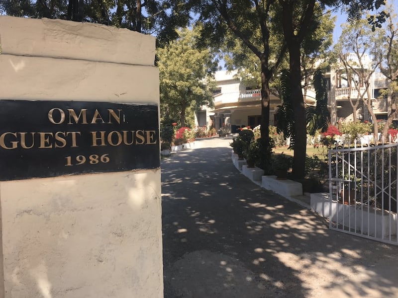 ماذا تعرف عن الكلية التي درس فيها السلطان سعيد بن تيمور والسيد فهر؟