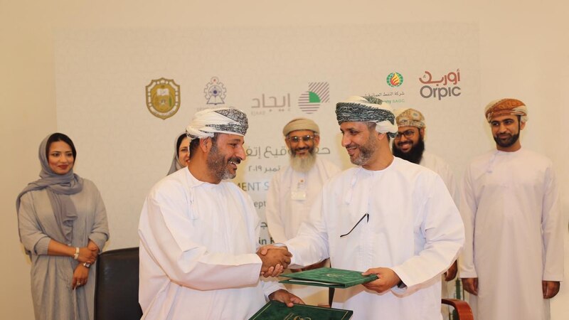 مادة تؤثر بيئيًا واقتصاديًا على إحدى الشركات بالسلطنة..وباحثون يبحثون عن حل لها