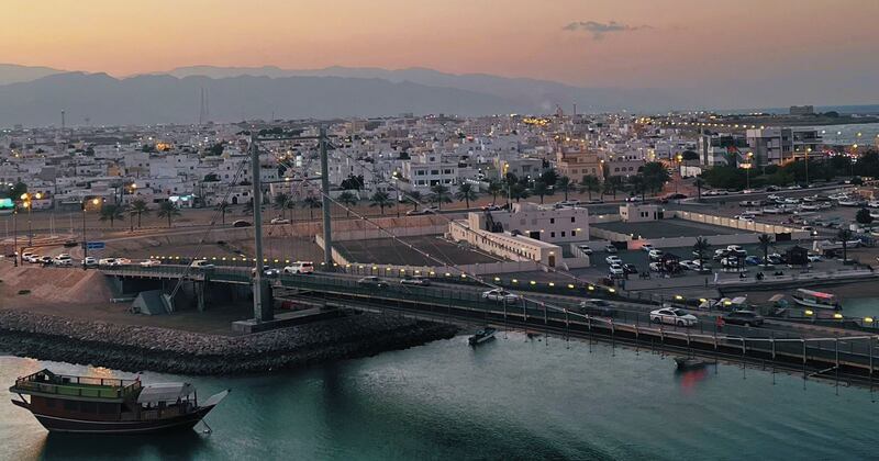 محافظ جنوب الشرقية لـ “أثير”: ننفذ حاليًا 15 مشروعًا تنمويًا وهدفنا توفير كافة الخدمات