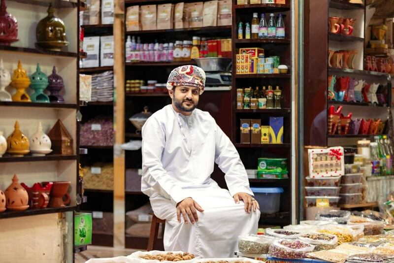 لماذا يُفضِّل شباب نزوى الأعمال الحرة؟